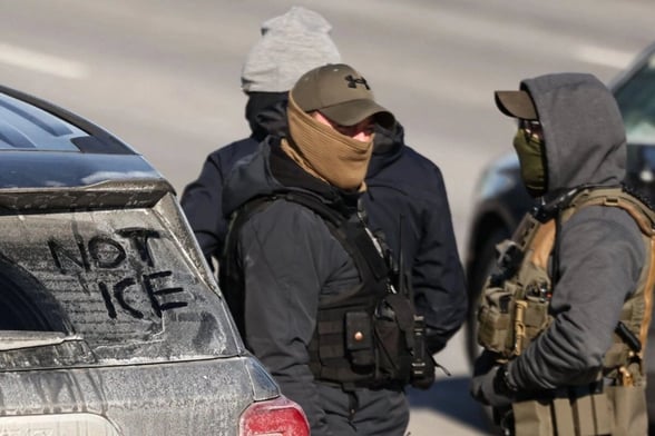 INTERNACIONAL  Joshua Orta, único testigo que cuestionó la versión oficial del tiroteo de ICE en Texas, murió en un accidente automovilístico no relacionado con el caso.