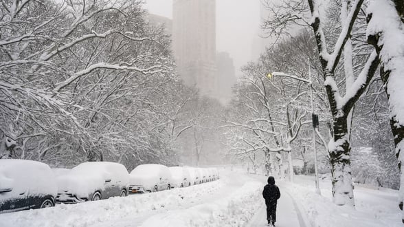 CLIMA Una tormenta de nieve histórica azotó el noreste de EE. UU., paralizando transporte, escuelas y negocios, mientras millones enfrentan fuertes vientos y alertas