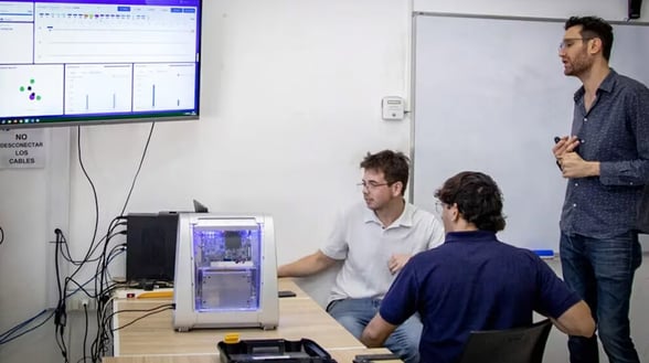 TECNOLOGÍA Un equipo instalado en la Universidad Nacional de Hurlingham permite que estudiantes y científicos accedan a la vanguardia global.  La llegada de la primera