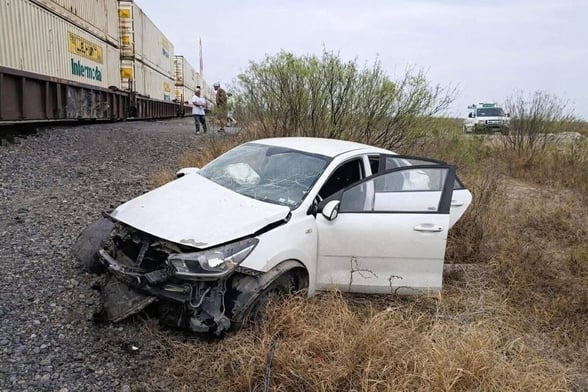 SEGURIDAD Socorristas de Escobedo se movilizaron para brindar ayuda.  Un accidente automovilístico movilizó a corporaciones de emergencia la tarde del lunes