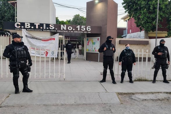 SEGURIDAD Autoridades de seguridad activaron protocolos en el CBTIS 156 de Torreón tras reportarse en redes sociales una presunta amenaza de tiroteo dentro del plantel.