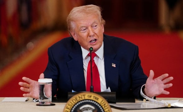 DONALD TRUMP  El presidente Donald Trump afirmó que Irán está 'totalmente derrotado' tras el bombardeo a la isla Kharg, asegurando que el país ahora busca un acuerdo.