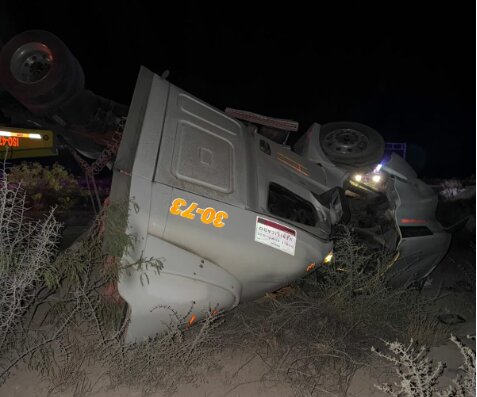 SEGURIDAD     El operador fue trasladado en ambulancia al Hospital General de Zona número 7 del IMSS  Castaños, Coahuila.– Un operador de tráiler resultó lesionado luego