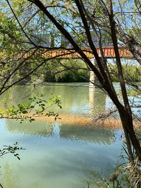 LOCALES    El río Sabinas se consolida como uno de los principales atractivos turísticos de la región durante el periodo vacacional de Semana Santa, al recibir cada