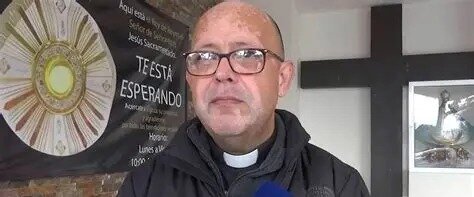 IGLESIA REALIZA ACTOS SOLEMNES DURANTE EL SÁBADO SANTO El Sábado Santo es una de las jornadas más significativas del calendario de la Iglesia Católica, caracterizada por actos litúrgicos de carácter solemne