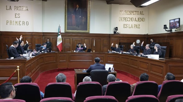SCJN El pleno de la SCJN confirmó la validez del artículo 116 Bis 2, que permite a la UIF incluir personas en la lista de bloqueadas.  La Suprema Corte de Justicia
