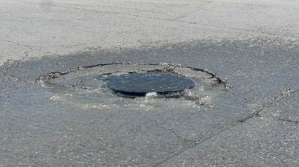DRENAJE Los reportes ciudadanos se han acumulado sin una solución inmediata. El agua no solo se desperdicia, también transforma el entorno: calles encharcadas,