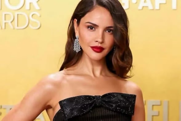 EIZA GONZÁLEZ Eiza González reveló que padece tres enfermedades crónicas ginecológicas y cómo ha aprendido a manejarlas tras años de síntomas ignorados.  La actriz Eiza