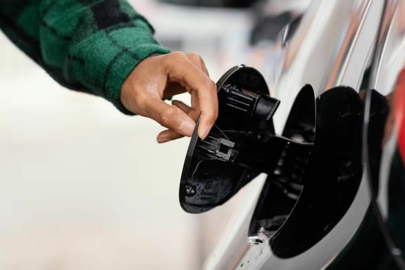  GASOLINA El gobierno federal eliminó el subsidio a la gasolina Premium y redujo apoyos a Magna y diésel tras la caída del petróleo internacional.  La Secretaría