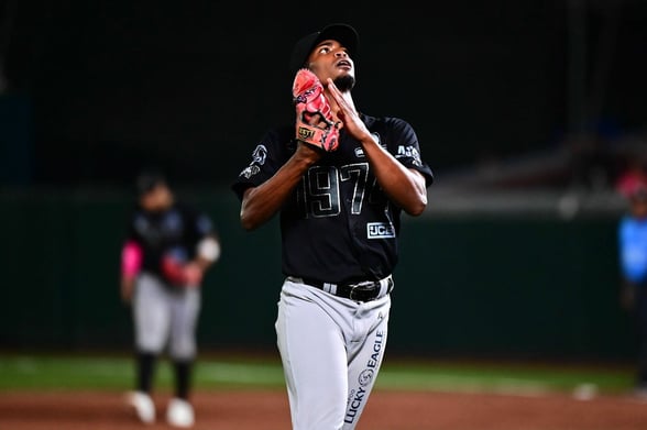 BEISBOL   Acereros de Monclova reaccionó en un duelo de alternativas y logró empatar la serie a un triunfo por bando, tras imponerse 4-3 en un juego