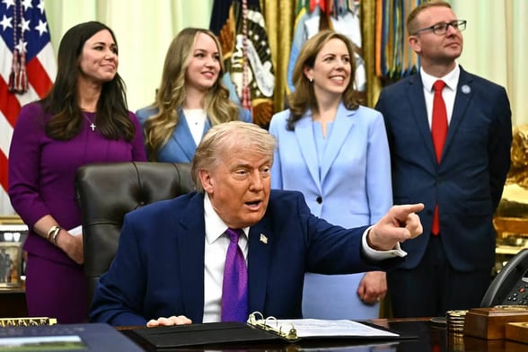 GASOLINA Donald Trump anunció un plan para suspender temporalmente el impuesto federal a la gasolina en Estados Unidos, sujeto a aprobación del Congreso ante alza