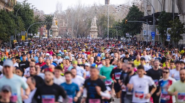 ENFERMEDADES  Entrenadores especializados en running han definido cuántos kilómetros semanales son necesarios para preparar una media maratón.  Coinciden en una idea clave: