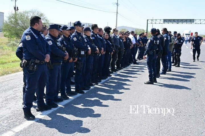 Galería fotográfica: Bloqueo de la carretera Federal 57 por los exobreros de AHMSA