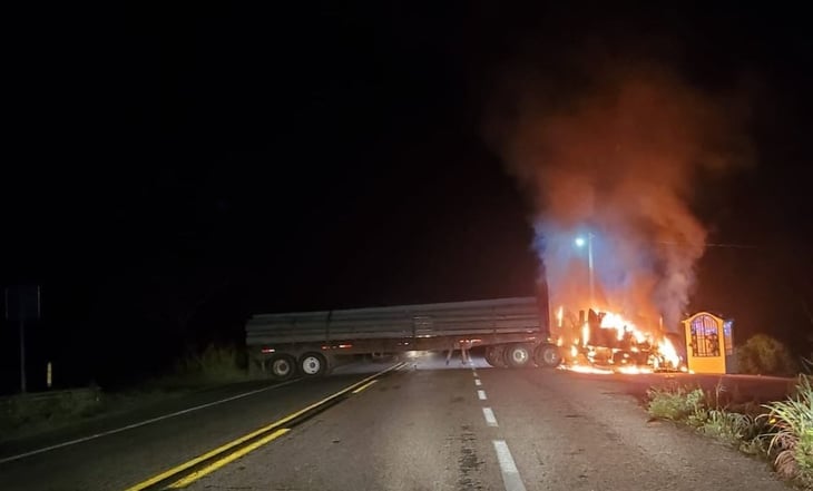 Reportan enfrentamientos, bloqueos y quema de tráileres en Guerrero