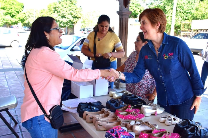 DIF Torreón realiza 'Mi Bazar Comunitario' en beneficio de la ciudadanía