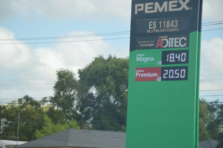 Gasolinas bajan unos centavos; gas sin cambios esta semana