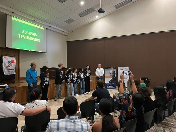 Jóvenes participan en foro anual de Club Rotary 