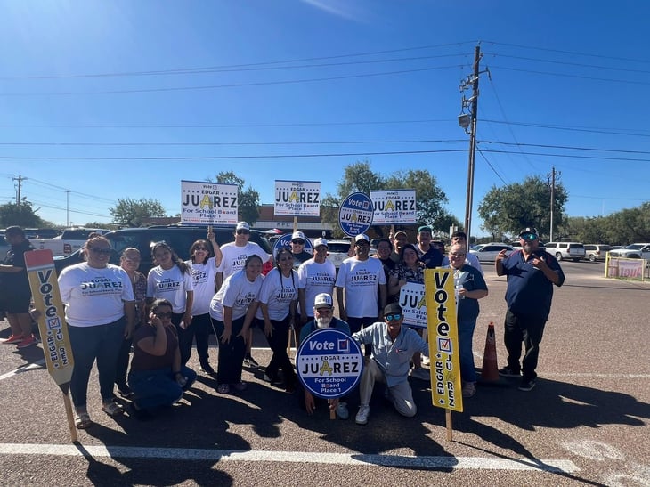 Busca el abogado Edgar Juárez el voto para la primera posición en la mesa escolar 