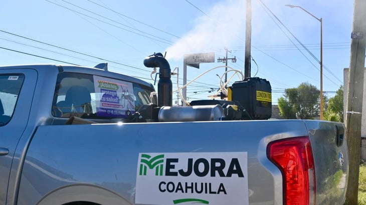 Brigada de fumigación contra el dengue con la presencia del Secretario de Salud 