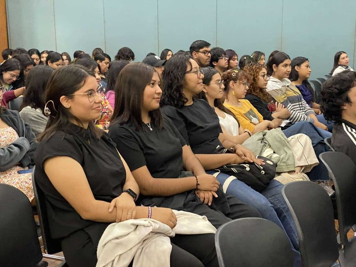 Alumnos de psicología participan en foro de investigación