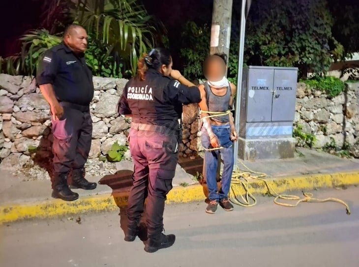 Amarran a ladrón a un poste en Yucatán