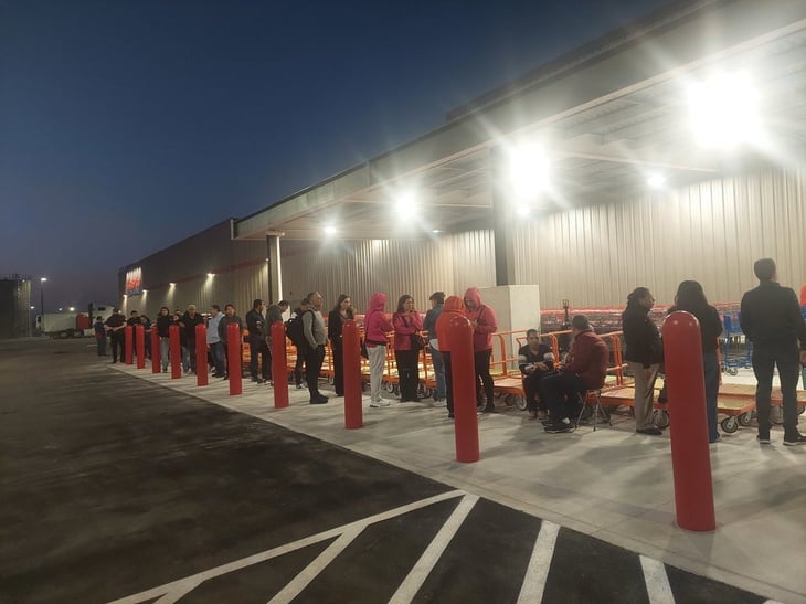 Costco abre sus puertas en Torreón: clientes hacen fila desde la madrugada