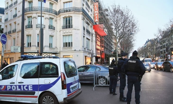 Hombre que amenaza con suicidarse mantiene 4 rehenes en restaurante cerca de París