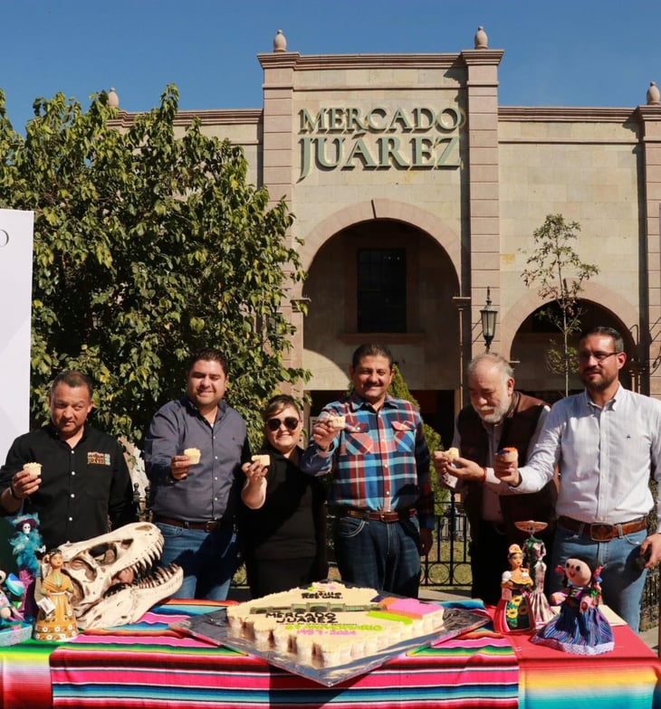  Locatarios del Mercado Juárez festejan el 67 aniversario de este centro comercial