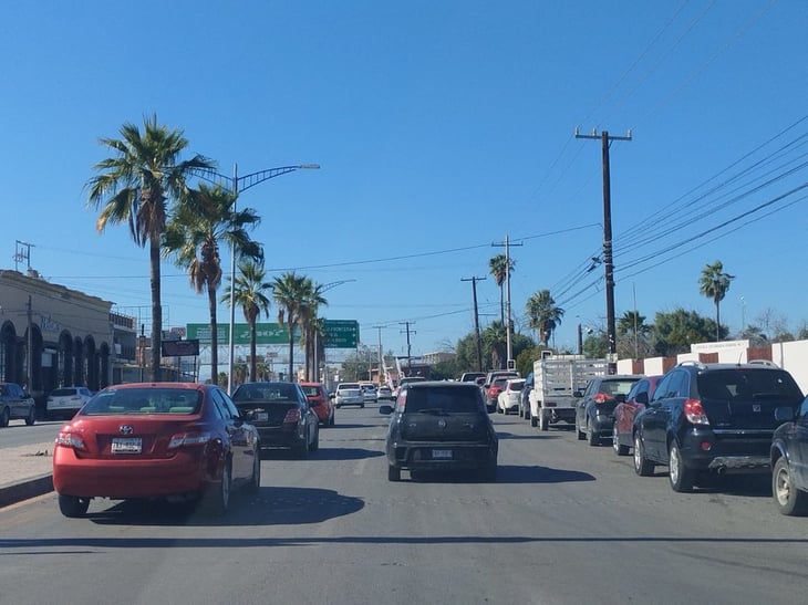 La infraestructura vial es rebasada por el tráfico actual.  La carga vehicular en Monclova rebasa la infraestructura vial y sincronización de los semáforos