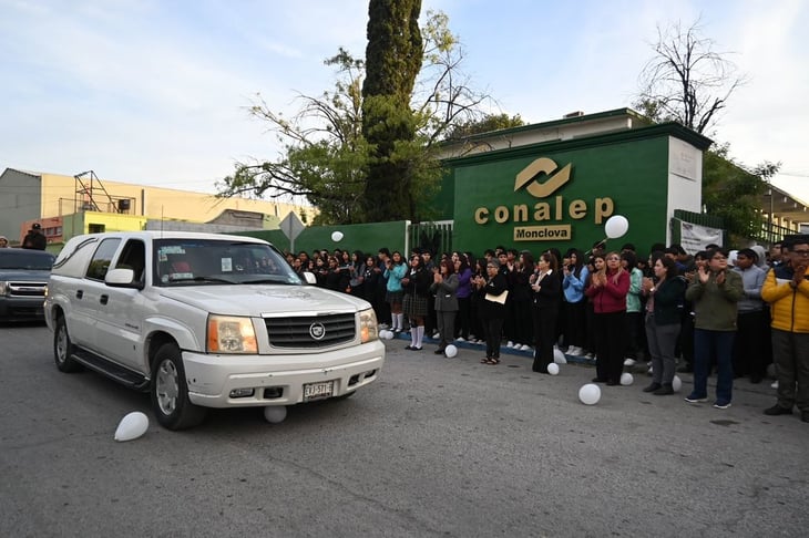 Alumna que falleció por dengue es despedida en el Conalep 