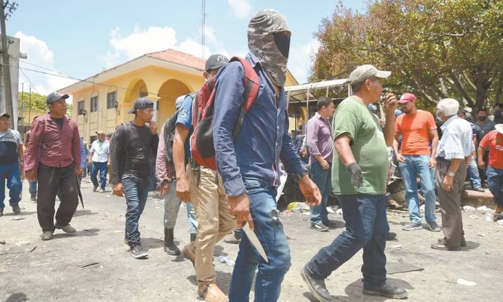 Simpatizantes de autodefensas 'El Machete' ingresan a cabecera municipal de Pantelhó, Chiapas