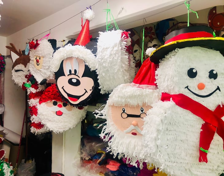 Piñatas navideñas y de Santa Claus muy demandadas en la presente temporada 