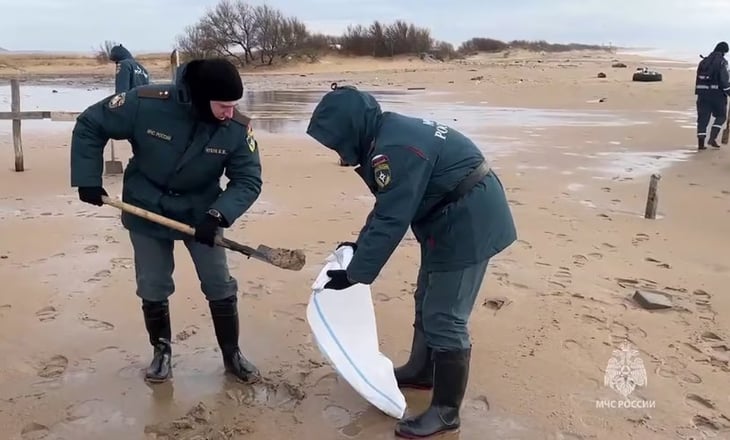 Situación “crítica” en el mar Negro; reportan estado de emergencia en Crimea tras vertido de petróleo