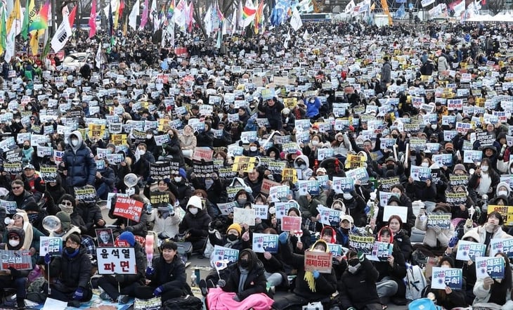 Seúl vive otra jornada de tensión por protestas a favor y en contra Yoon Suk-yeol