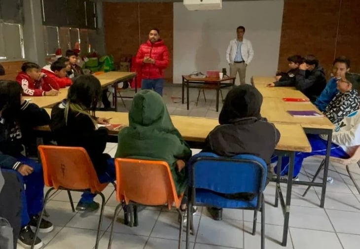 Alumnos de secundaria reciben plática sobre atención a la salud mental