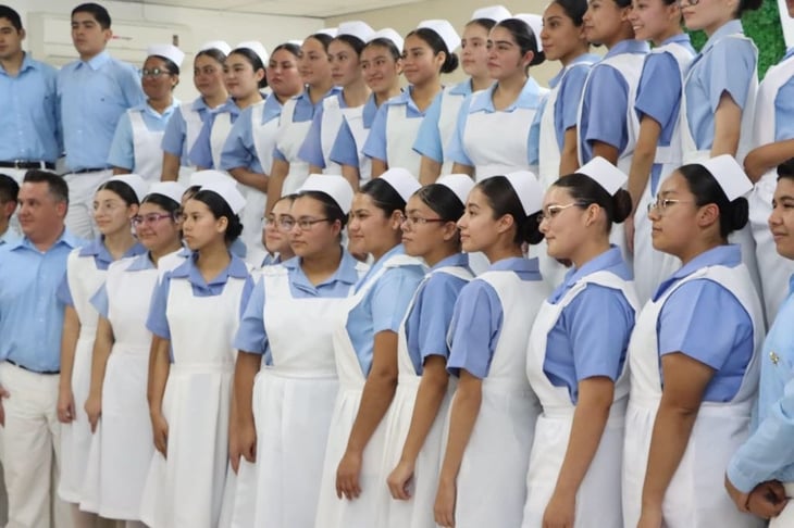 Realizan imposición de cofias en la Escuela de Enfermería 'Dr. Alfonso R. Riddle'