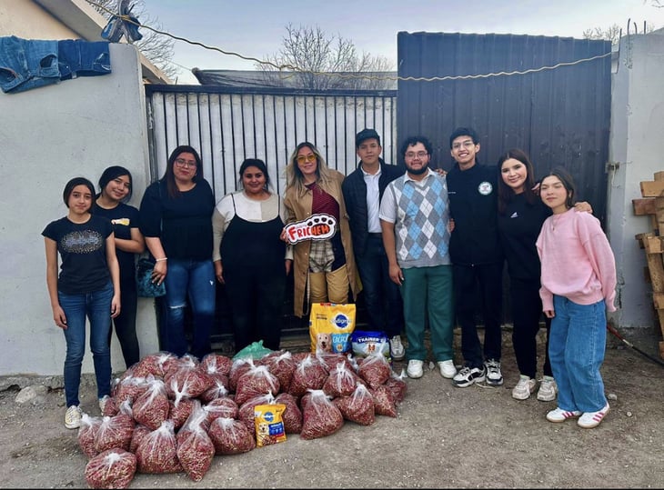 Jóvenes por Coahuila apoyan a perritos de fundación Frichem