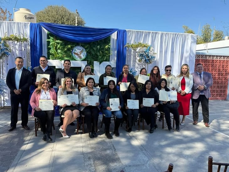 El CEUC Campus Sabinas entrega primeros grados de maestría y títulos a egresados