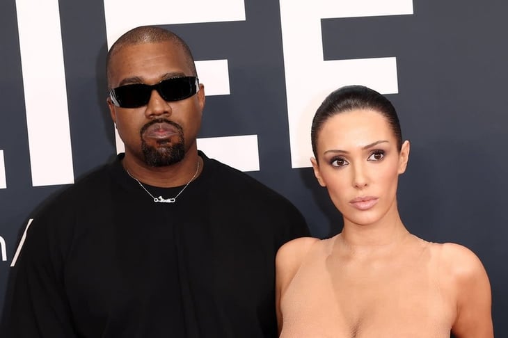 Kanye West y Bianca Censori causan controversia en la alfombra roja de los Grammy