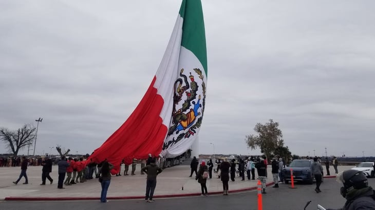 Preparan ceremonia del Día de la Bandera en la Gran Plaza