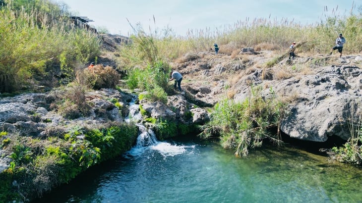 Colectivo rescata el río Monclova en 'El Charco Azul' con limpieza