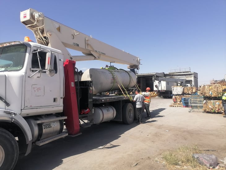 Retiran tanque de gas de bodega Aurrera tras incendio en Monclova