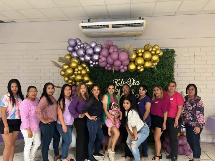 Reconocen el papel importante que ocupan las mujeres en la villa de Cloete