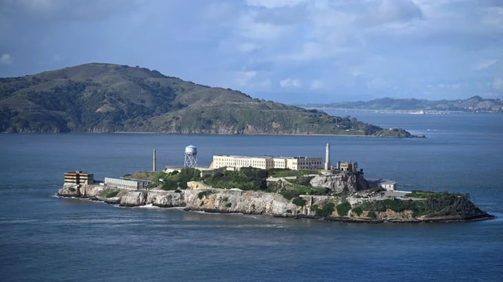 Trump ordena a la Oficina de Prisiones reabrir Alcatraz para albergar a 'delincuentes violentos y despiadados'