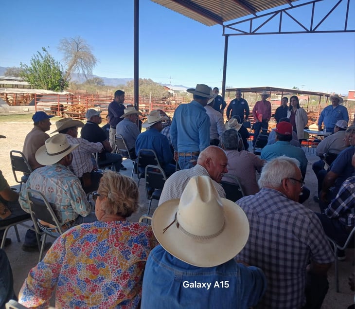 Ejidatarios de Múzquiz se reúnen con delegada de la FGE en Sabinas para exigir avances en denuncias por robos rurales.
