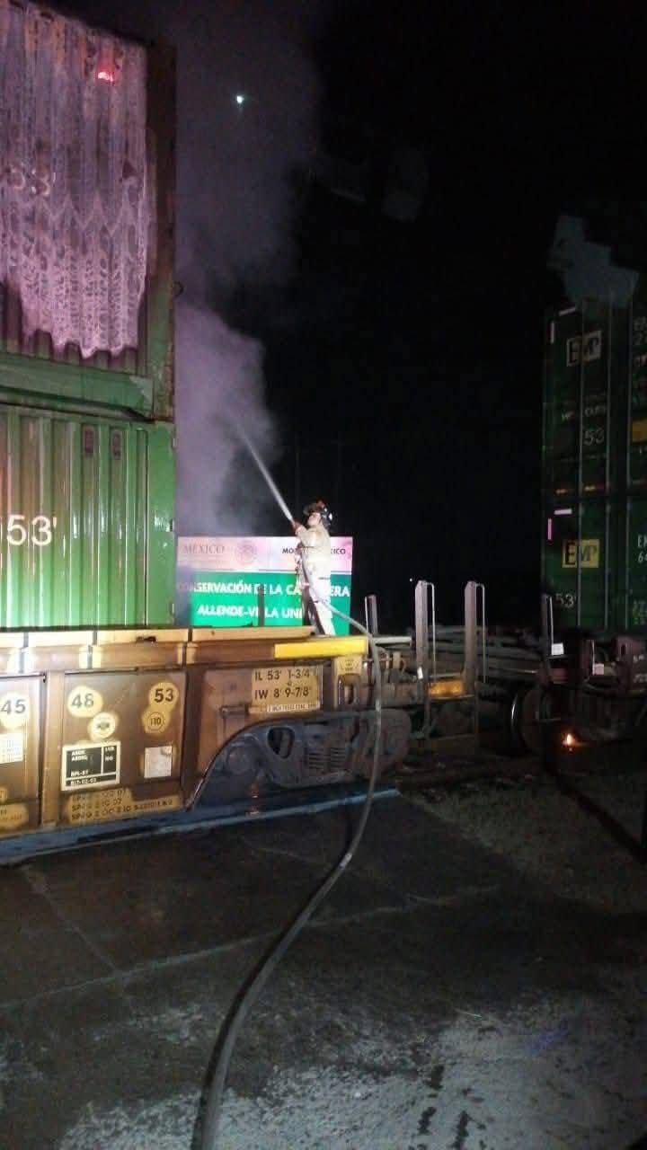 Delincuentes incendian vagón de tren en Sabinas tras intento de robo