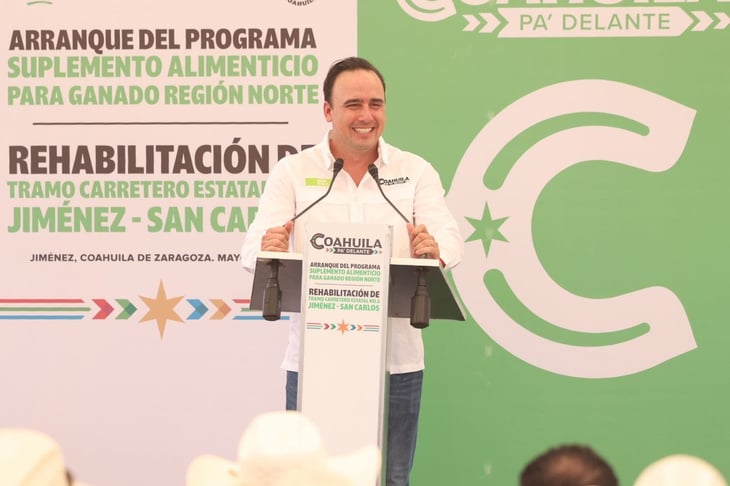 Manolo Jiménez entrega 200 minisplits a escuelas en Acuña