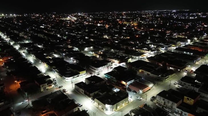 San Juan de Sabinas avanza con instalación de luminarias LED