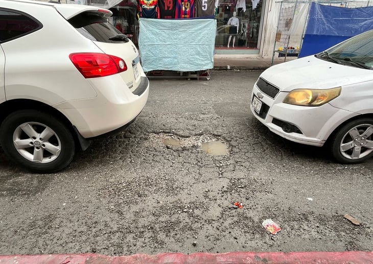 Lluvias intermitentes agravan baches en el Centro de Monclova
