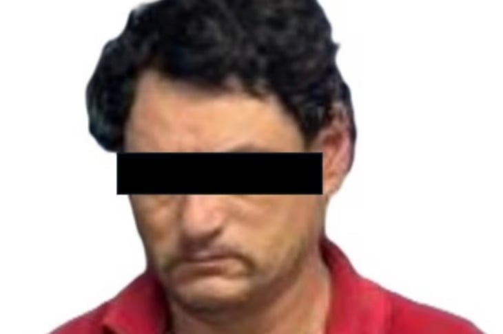 Detienen a conductor con 14 fusiles en Ímuris, Sonora